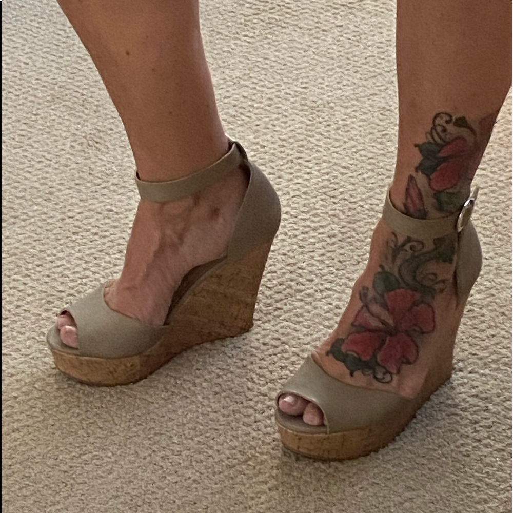 Chinese Laundry high/low platform